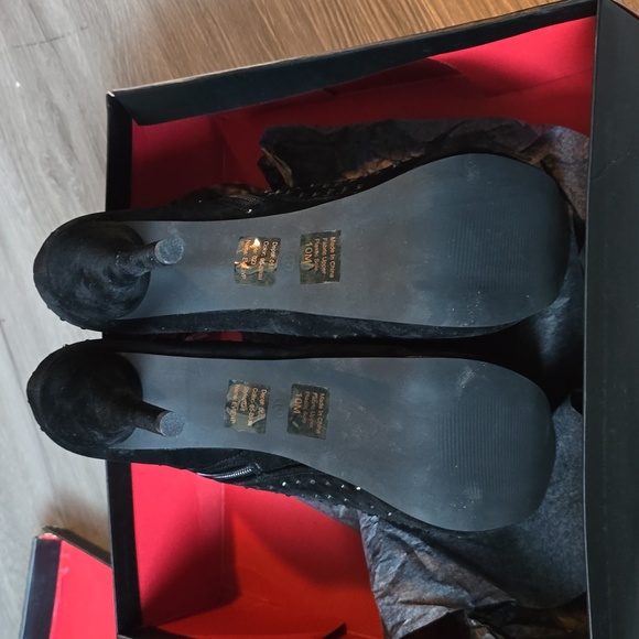 Wild pair Diamond studded stiletto black booties size 10 - Picture 3 of 9